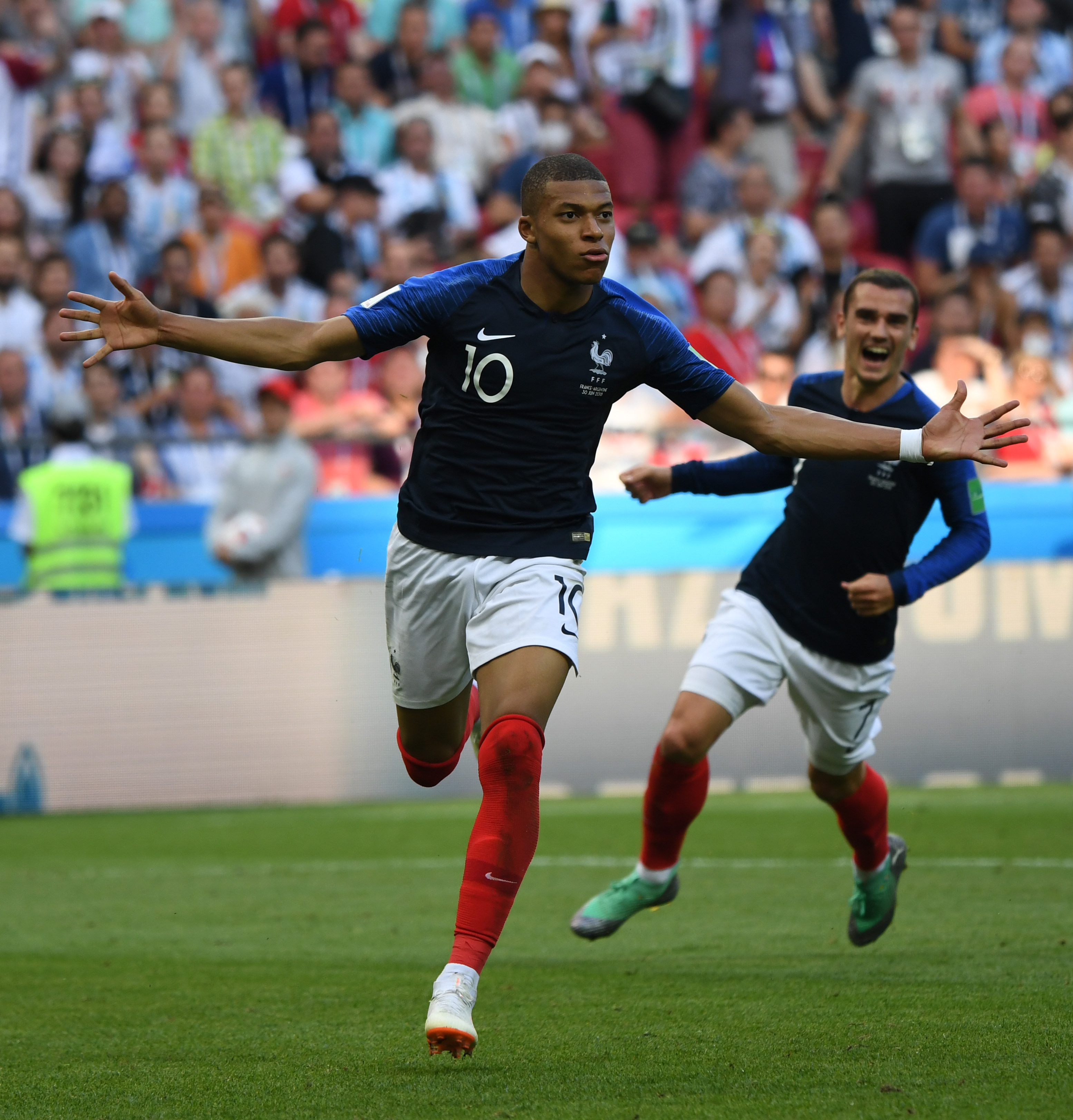 米兰客战都灵首发：莫德里奇领衔，莱奥、恩昆库先发（米兰客场对阵都灵首发公布：莫德里奇压阵，莱奥与恩昆库同先发）