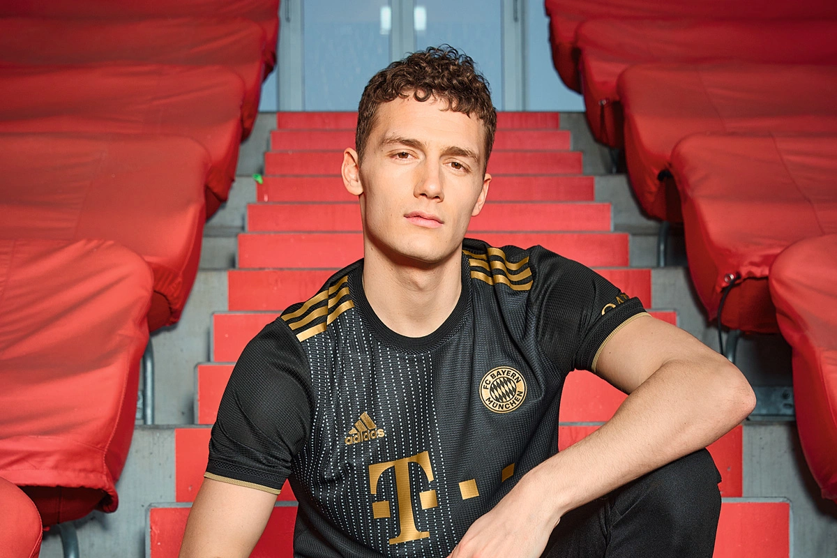 斯基拉：曼奇尼已与萨德签约1+2年，续约后年薪800万欧（斯基拉：曼奇尼与萨德签1+2合同，续约后年薪达800万欧）