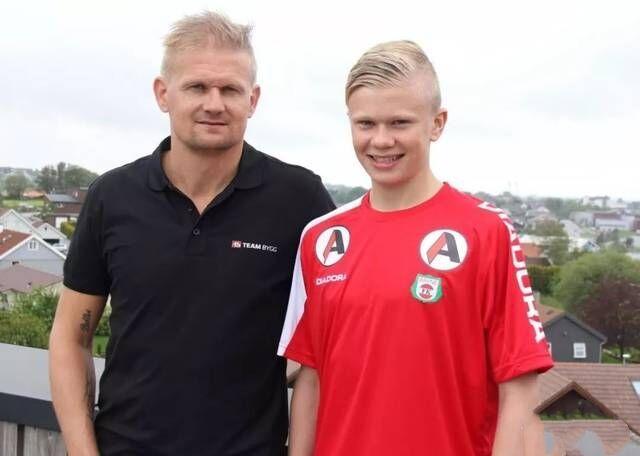 斯卢茨基：我们丢球后不得不加强进攻，这给了对手很多空间（斯卢茨基：失球后我们被迫压上进攻，给了对手更多空当）