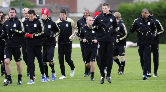 芒特进球后奔向B费，眼神启动诠释默契