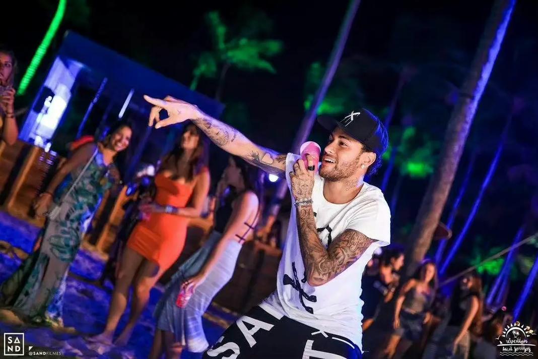 邮报：伊恩-拉什突发健康问题入院，在ICU呆了2天目前情况良好（《邮报》：伊恩-拉什突发健康状况入院，ICU观察两日后目前情况良好）