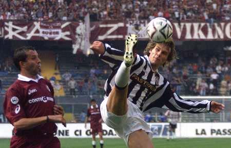 名宿：我不会让弗拉泰西当替补，任何比赛任何对手他都能进球（名宿：我绝不让弗拉泰西坐板凳，他能在任何比赛对任何对手进球）