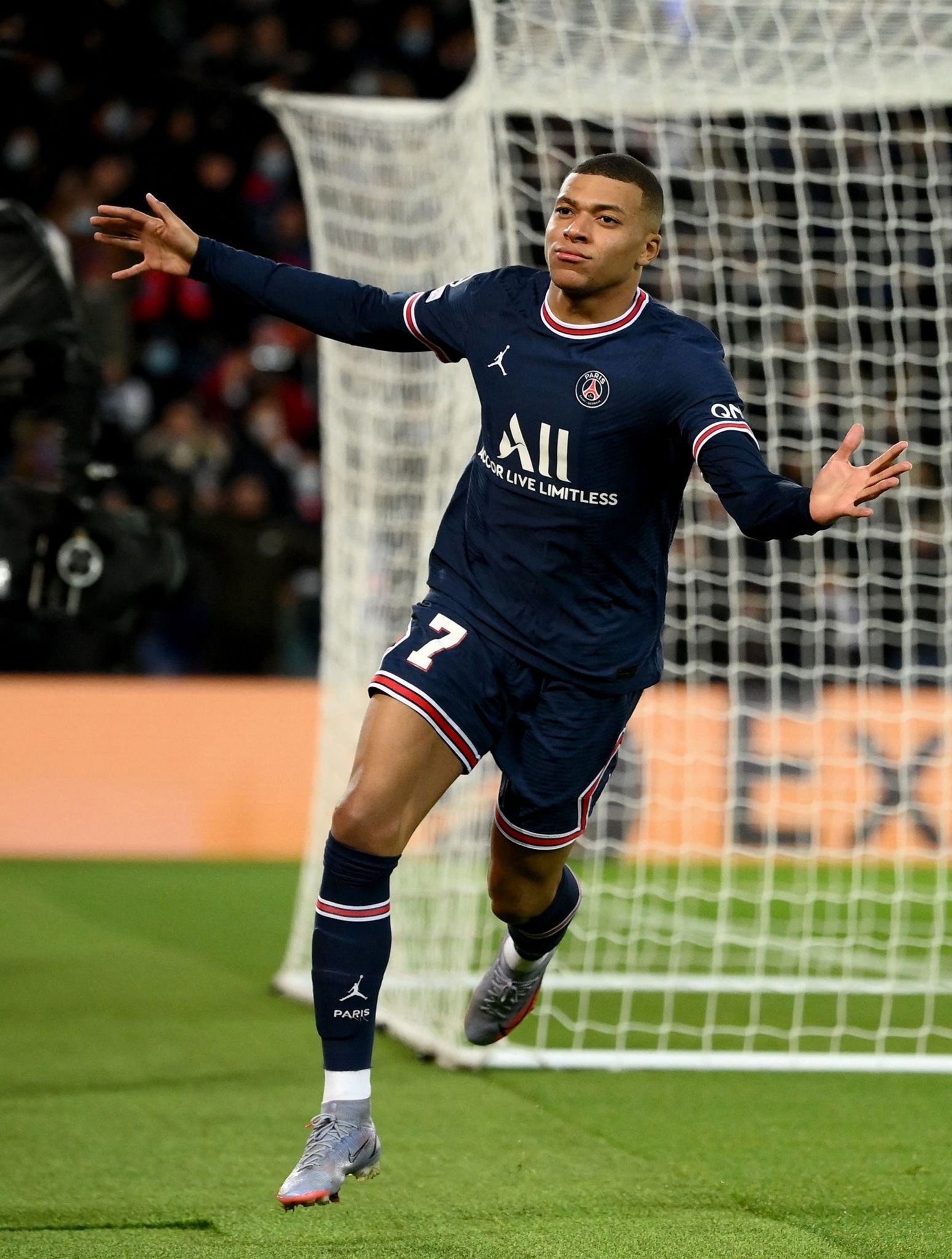 马特乌斯：现在别捧杀卡尔，他会在明夏世界杯大放异彩（马特乌斯：别急着捧杀卡尔，明夏世界杯他将闪耀）