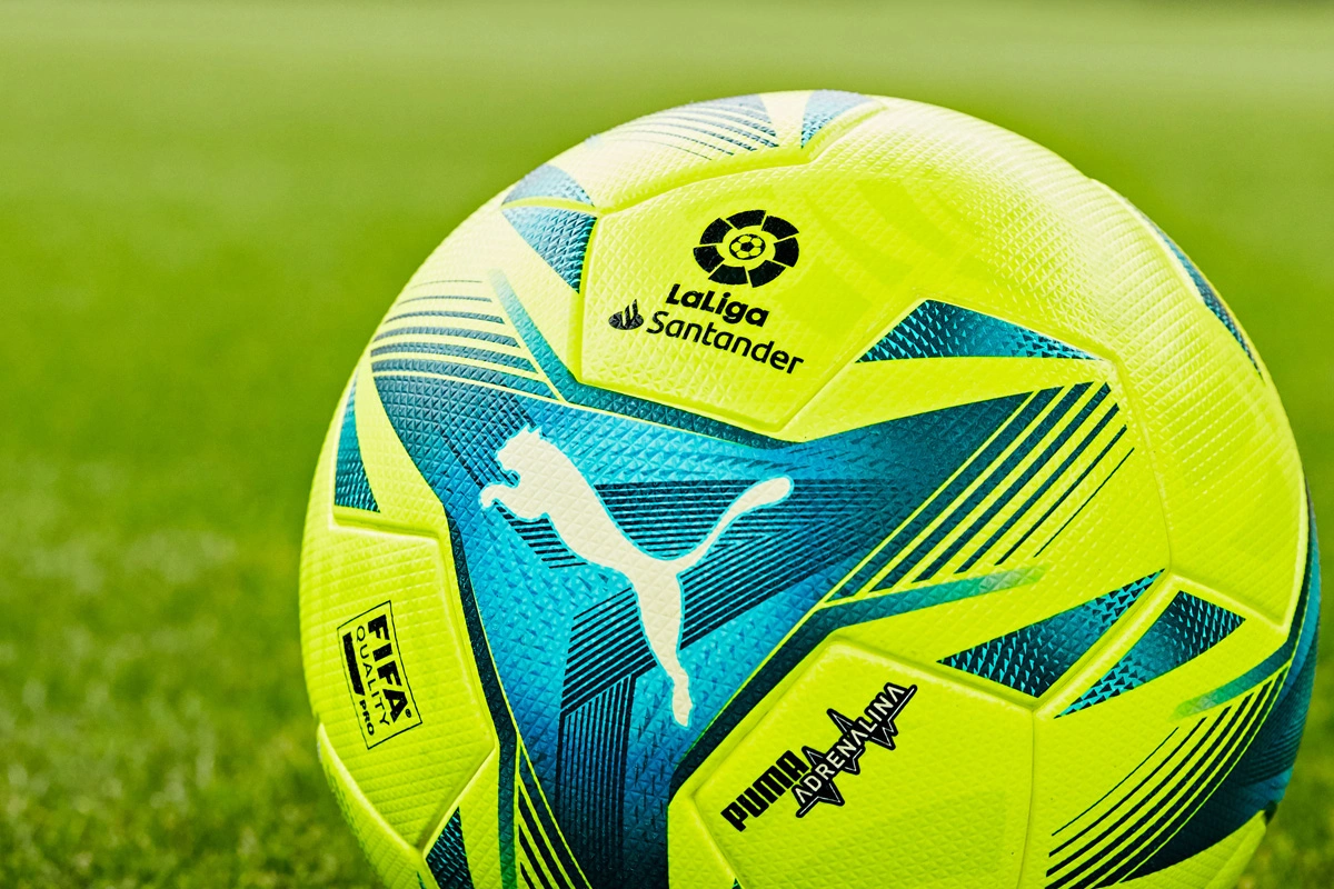 疑似拉倒巴恩斯未吹罚犯规，詹姆斯：我只是碰了他，没拉他（被质疑拉倒巴恩斯未判犯规，詹姆斯回应：只是碰到并非拉人）