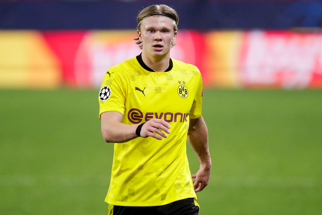 图片报：因极端球迷大规模燃放烟火，拜仁将面临欧足联的处罚（图片报：极端球迷大规模燃放烟火，拜仁恐面临欧足联重罚）