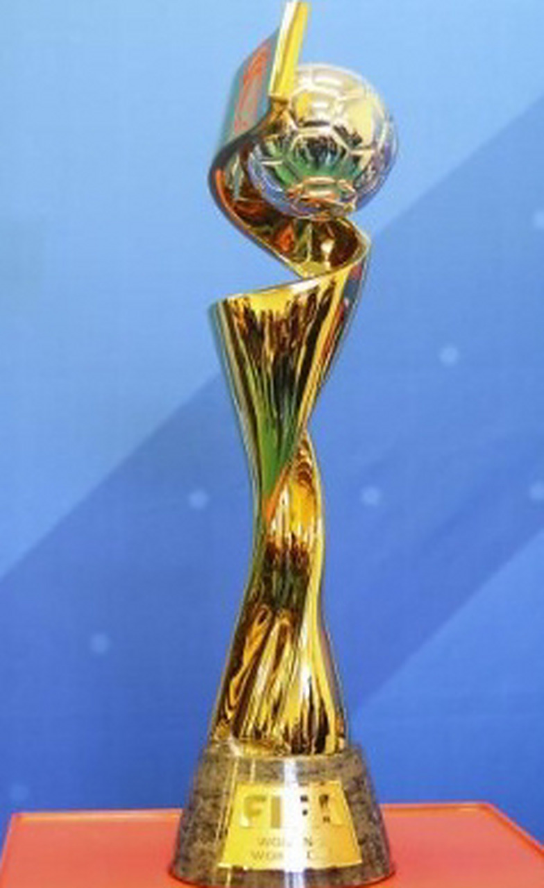 鞋底蹬踏跟腱位！西蒙斯致歉：范戴克是我的队长，我不会故意伤害他或任何人（鞋钉误踩跟腱引争议，西蒙斯道歉：范戴克是我队长，我绝无伤人之意）