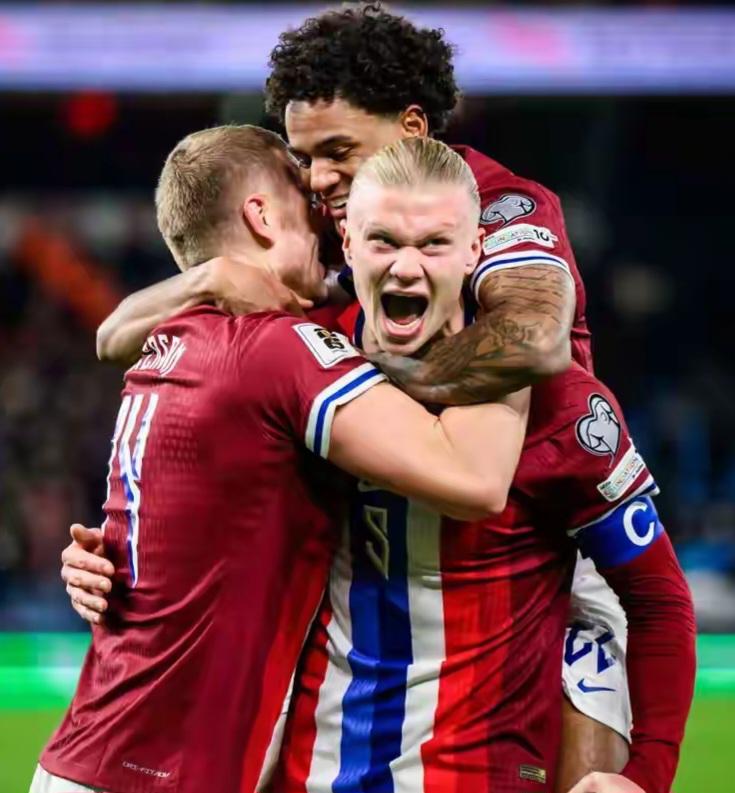 教练表情太真实笑喷球迷（教练表情太到位，球迷笑翻天）