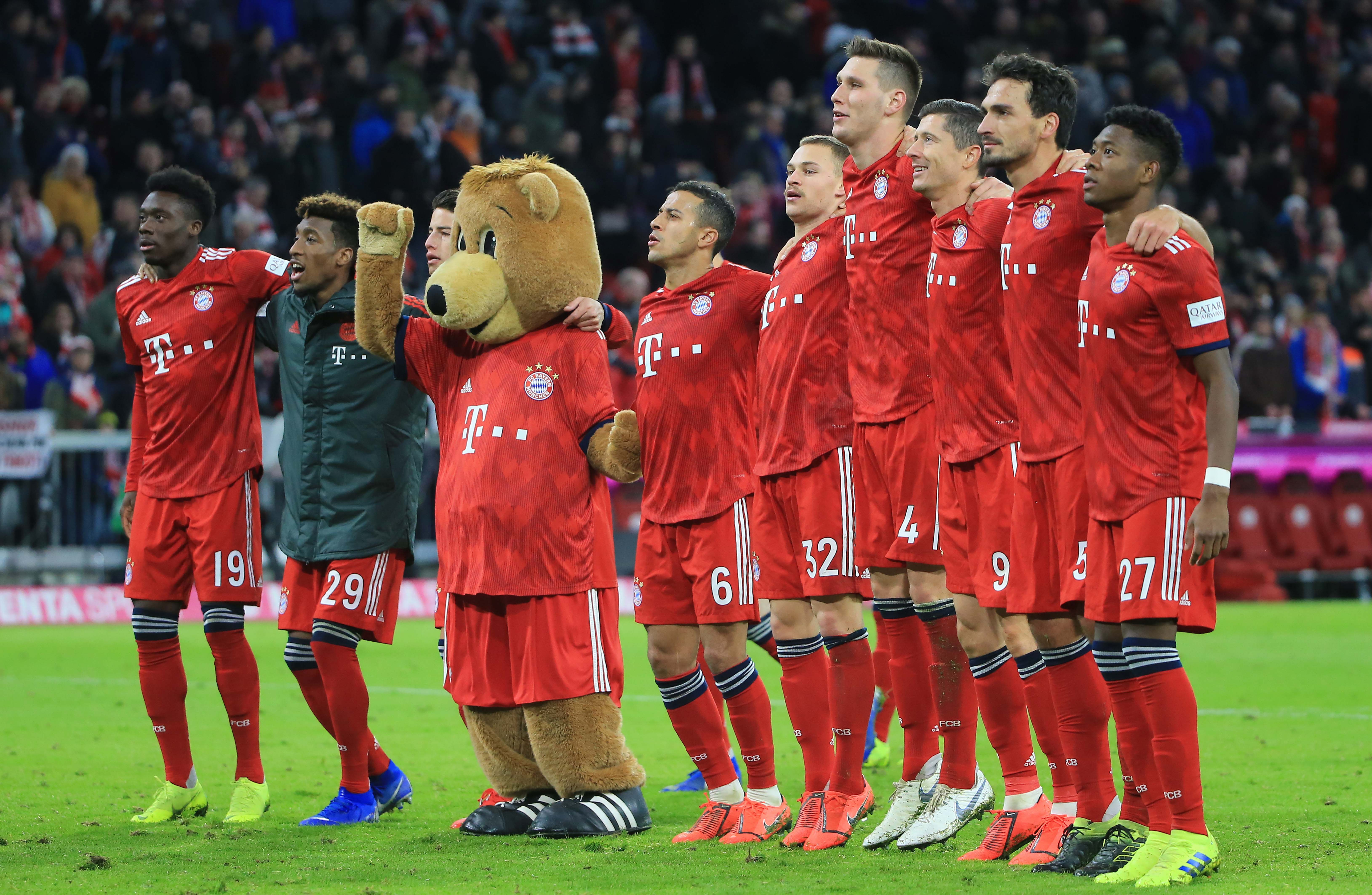 拉卡泽特回到酋长球场，观看并解说枪手对阵拜仁的比赛（拉卡泽特重返酋长球场，现场解说阿森纳对拜仁之战）