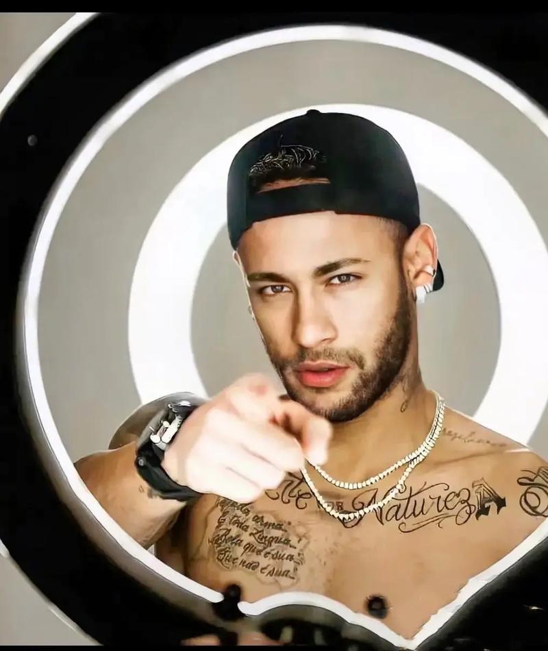 哈萨克斯坦足球超级联赛：13座城市的14支球队（哈萨克超联赛：14支球队分布在13座城市）