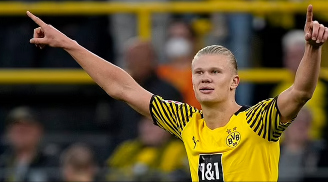 孙兴慜调侃范德芬：你那个一条龙进球比我的更精彩吗？（孙兴慜笑问范德芬：你的长途奔袭破门更胜我一筹吗？）