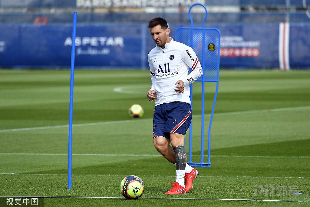 记者：苏亚雷斯接近与迈阿密国际续约一年，预计年底达成协议（记者称苏亚雷斯有望与迈阿密国际再签一年，协议预计年末敲定）